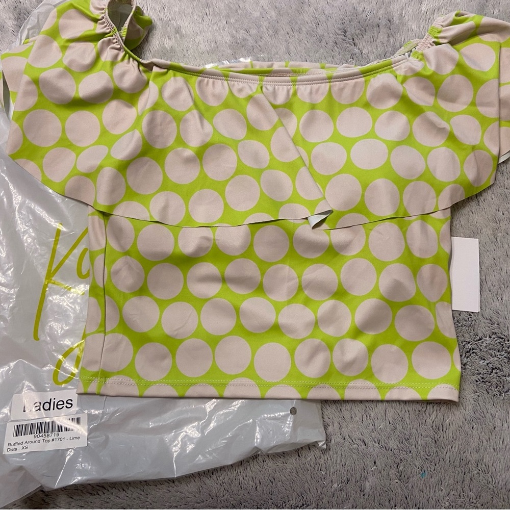 Kortni Jeane Ruffle Around Top NWT lime dots
